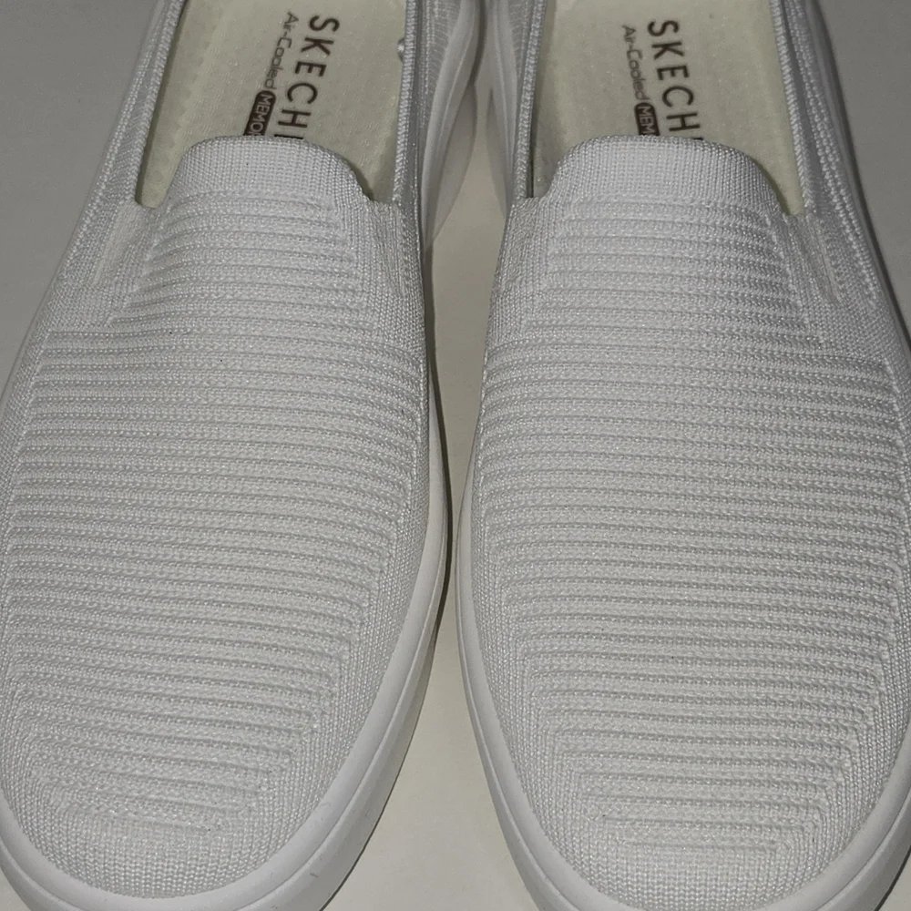Skechers brans new